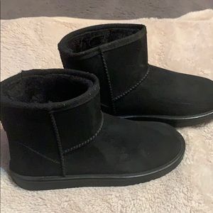 Dksuko fuzzy ankle boots - “Ugg” style size 10.5